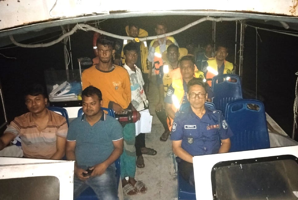 চাঁদপুরে মা ইলিশ সংরক্ষণ অভিযানে ১১ জেলে গ্রেফতার