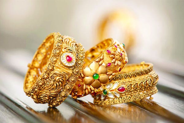 ২ লাখ ছাড়াল সোনার ভরি