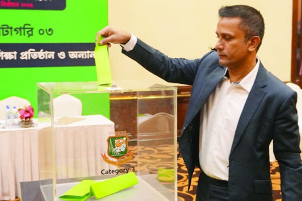 চার বছরের কাজ চার মাসে করতে চান পাইলট