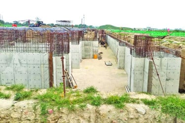 সময় বাড়ে ব্যয় বাড়ে শেষ হয় না কাজ