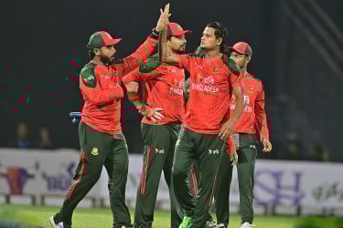 আফগানদের ধবলধোলাই করল টাইগাররা