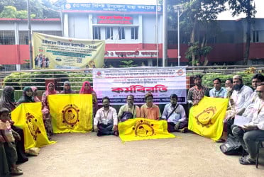 বড়াইগ্রামে ছয় দফা দাবিতে স্বাস্থ্য সহকারীদের কর্মবিরতি