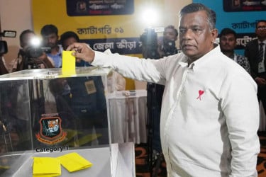 বিসিবি নির্বাচনের ভোটগ্রহণ শেষ, ফলাফলের অপেক্ষায় প্রার্থীরা