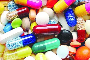 ওষুধ খাওয়া ও বন্ধে সতর্কতা জরুরি