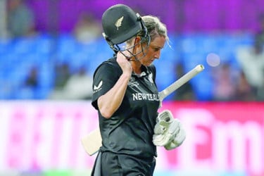 ওয়ানডে বিশ্বকাপে কিউই মেয়েরা মুখোমুখি হয় প্রোটিয়াদের