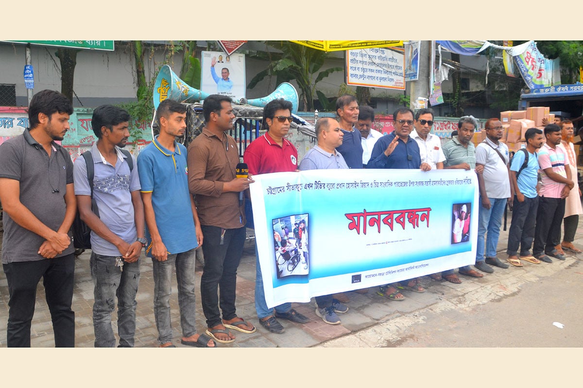 দুই সাংবাদিকের উপর হামলায় জড়িতদের গ্রেফতারের দাবি