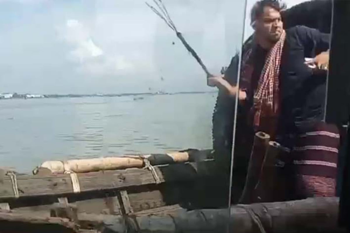 মেঘনা নদীতে পুলিশের ওপর চাঁদাবাজদের হামলা, তিন পুলিশসহ আহত ৫