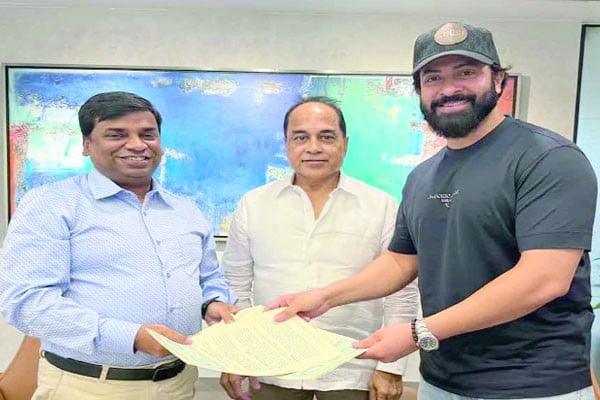 এবার সানের সঙ্গে শাকিব খান