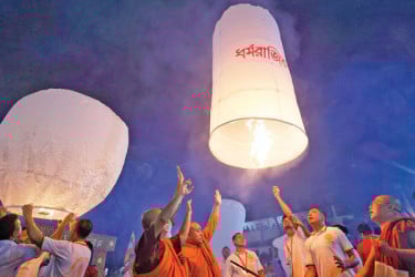 শুভ প্রবারণা পুর্ণিমা বৌদ্ধধর্মাবলম্বীদের অন্যতম ধর্মীয় উৎসব