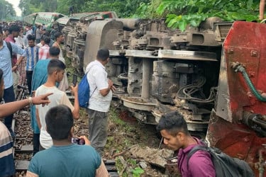 উদয়ন ট্রেন লাইনচ্যুত, সিলেটের সঙ্গে সারা দেশের রেল যোগাযোগ বন্ধ