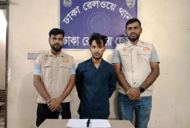 ট্রেনের ছাদে ছিনতাই চক্রের সক্রিয় সদস্য গ্রেফতার