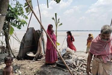 নেমে গেছে তিস্তার পানি, ভেসে উঠছে ক্ষতচিহ্ন