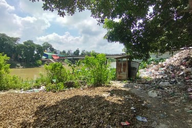 দখল–দূষণে মৃতপ্রায় মনু নদী, হুমকিতে পরিবেশ