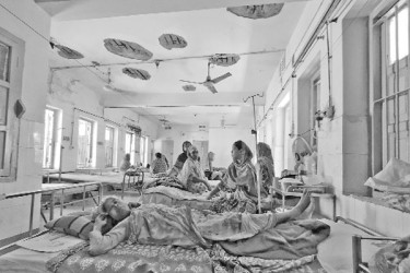 জরাজীর্ণ ভবনে স্বাস্থ্যসেবা