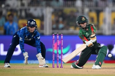 ইংল্যান্ডের বিপক্ষে লড়াই করে হারলো টাইগ্রেসরা