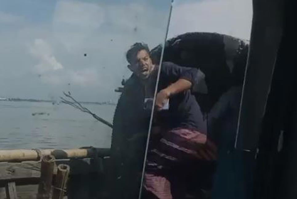 মেঘনা নদীতে পুলিশের ওপর হামলা, দুই চাঁদাবাজ গ্রেফতার