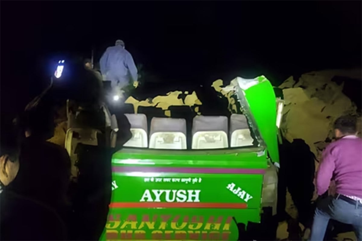ভারতে পাহাড় থেকে পড়া পাথরের চাপায় ১৮ বাসযাত্রী নিহত