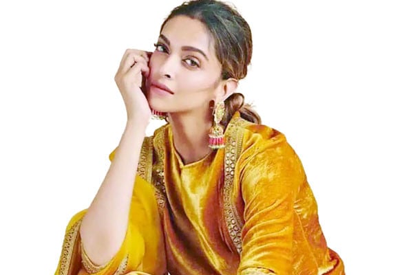 ভিন্ন লুকে দীপিকা