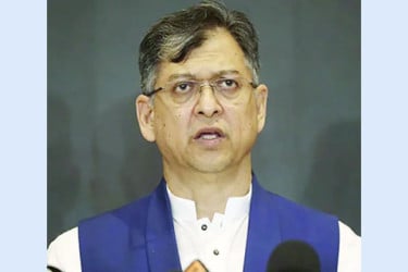 তিনটি শক্তি এ অঞ্চলে আধিপত্য বিস্তারের চেষ্টা করছে