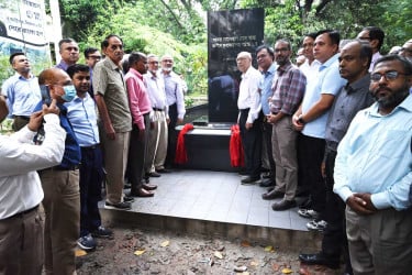 বুয়েটের শেরেবাংলা হলে ‘আবরার ফাহাদ স্মৃতিফলক’ উন্মোচন