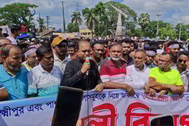 নোয়াখালী বিভাগের দাবিতে ফের উত্তাল, চৌরাস্তা ব্লকেড
