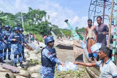 মা ইলিশ রক্ষায় কোস্ট গার্ডের কঠোর নজরদারি