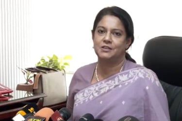 কারা সেফ এক্সিট চায়- নাহিদকে স্পষ্ট করার আহ্বান উপদেষ্টা রিজওয়ানার