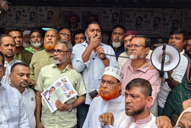 গাজীপুরে বিএনপির ৩১ দফার লিফলেট বিতরণ