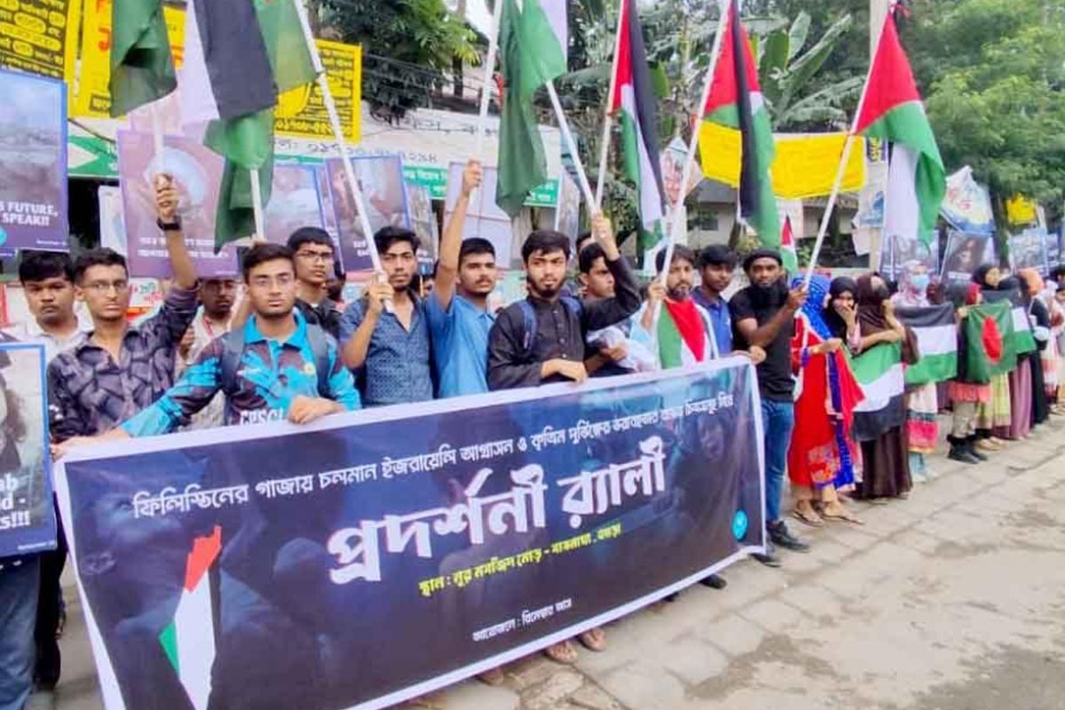বগুড়ায় বাস্তব চিত্র প্রদর্শনী