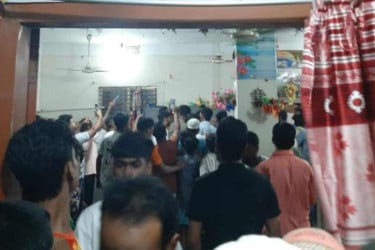 সিদ্ধিরগঞ্জে ছাত্রকে বলাৎকারের অভিযোগে শিক্ষককে গণপিটুনি
