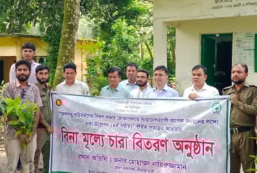 নীলফামারীতে গাছের চারা বিতরণ