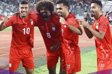 দুর্দান্ত খেলেও লিড ধরে রাখতে পারলো না বাংলাদেশ!