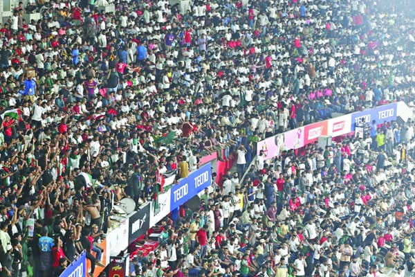 ফুটবল উন্মাদনার সেকাল-একাল