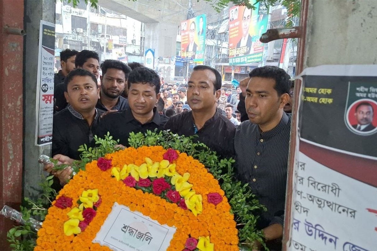 শহীদ জেহাদের স্মৃতিস্তম্ভে ছাত্রদলের শ্রদ্ধা
