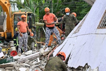 ফিলিপাইনে ৭.৪ মাত্রার শক্তিশালী ভূমিকম্প, সুনামি সতর্কতা জারি