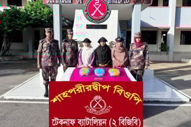 গাঁজাসহ ৩ নারী কারবারি গ্রেফতার