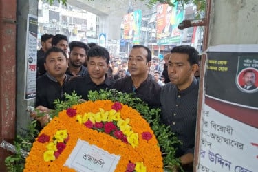 শহীদ জেহাদের স্মৃতিস্তম্ভে ছাত্রদলের শ্রদ্ধা
