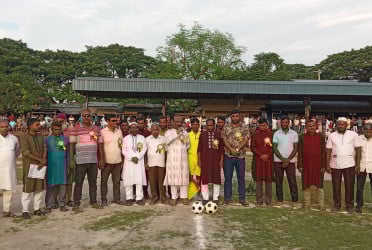 চাপাইনবাবগঞ্জে ফুটবল টুর্নামেন্টের উদ্বোধন
