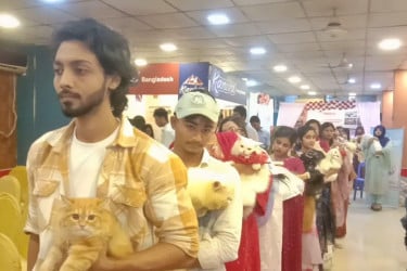 বরিশালে জমজমাট ক্যাট শো অনুষ্ঠিত