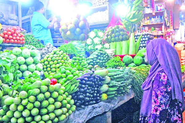 চার মাসেও কমেনি সবজির দাম, মাছ-মাংসও চড়া