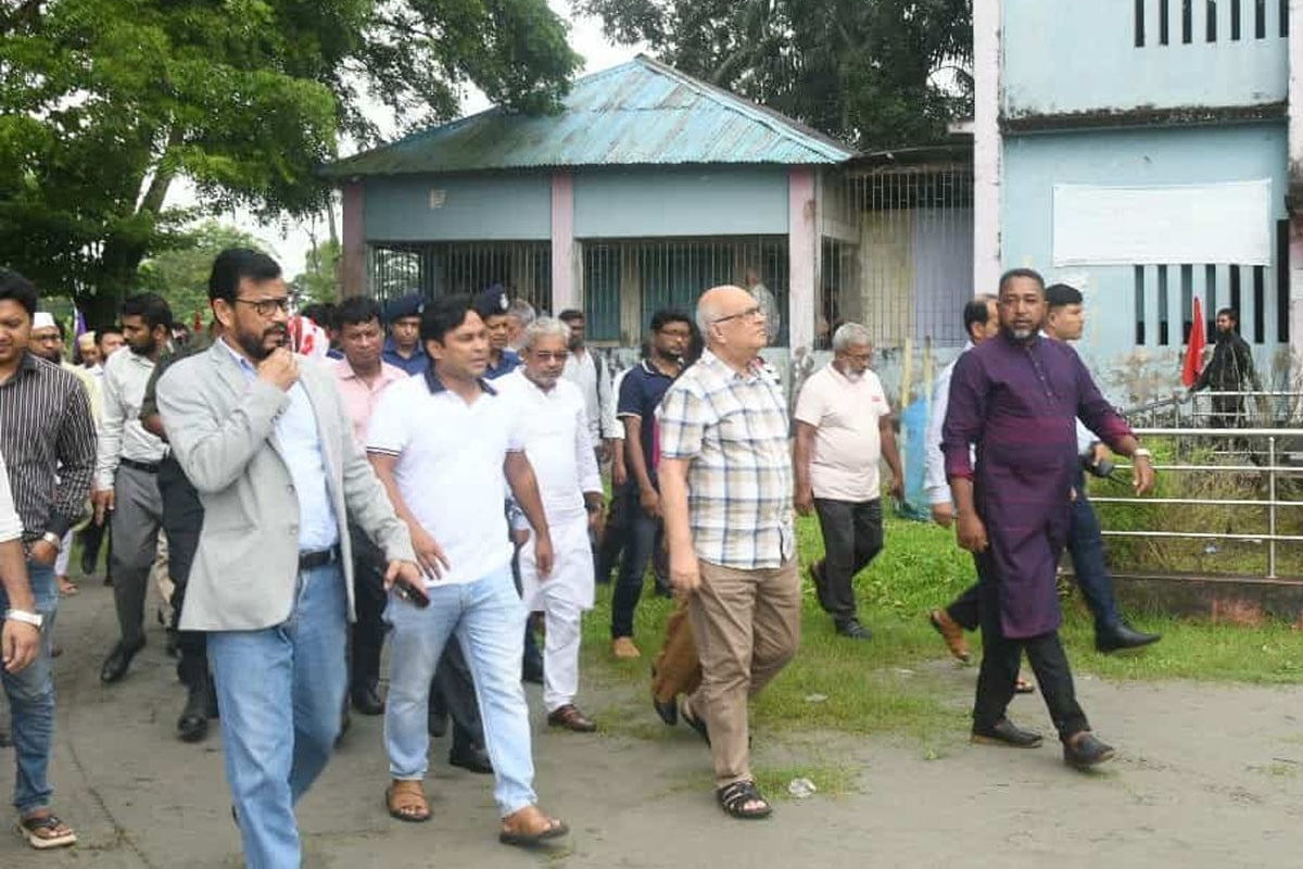 জনগণের দোরগোড়ায় সেবা পৌঁছে দিতে সরকার কাজ করছে: ফারুক-ই-আজম