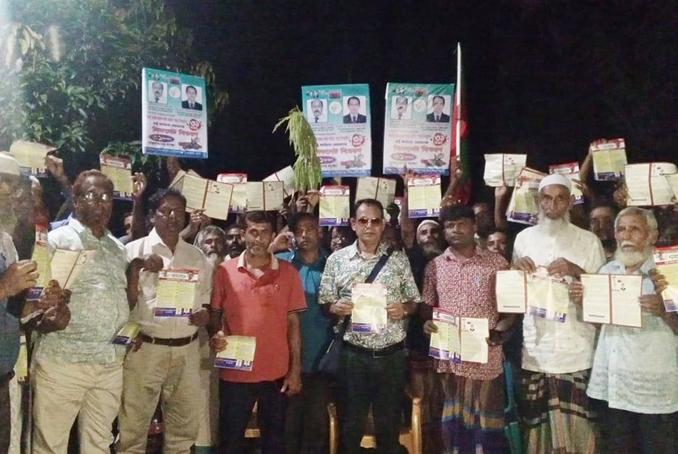 গোবিন্দগঞ্জে বিএনপির ৩১ দফার লিফলেট বিতরণ