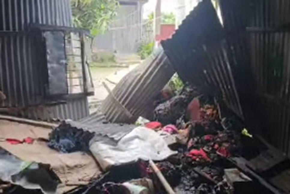 ফরিদপুরে নেশার টাকা না পেয়ে ঘর পুড়িয়ে দিল যুবক
