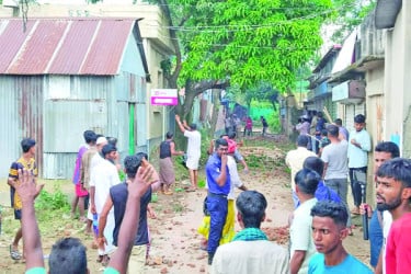 ফুটবল খেলা নিয়ে রণক্ষেত্র আশুগঞ্জ, ভাঙচুর লুটপাট