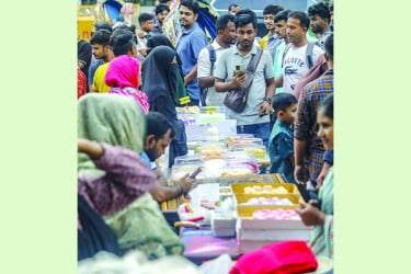 ফুটপাতের ভাইরাল কেকপট্টি উচ্ছেদ