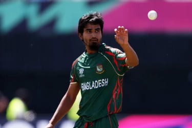 বাংলাদেশের বিশ্বকাপ বাছাই খেলা মানায় না: তানজিম সাকিব