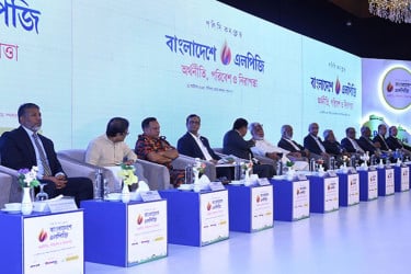 ‘সব গ্যাসে সাবসিডি আছে, এলপিজি কেন পাবে না’