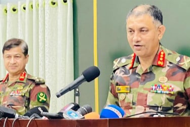 ট্রাইব্যুনালের চার্জশিটে নাম আসা ১৫ কর্মকর্তা সেনা হেফাজতে
