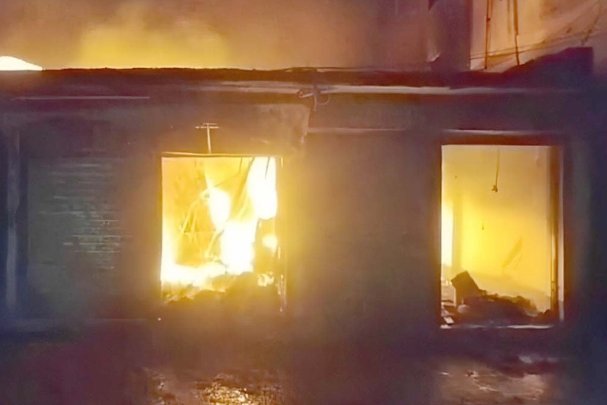 জিরানী বাজারে ভয়াবহ অগ্নিকাণ্ড, পুড়ে ছাই ১৭ দোকান