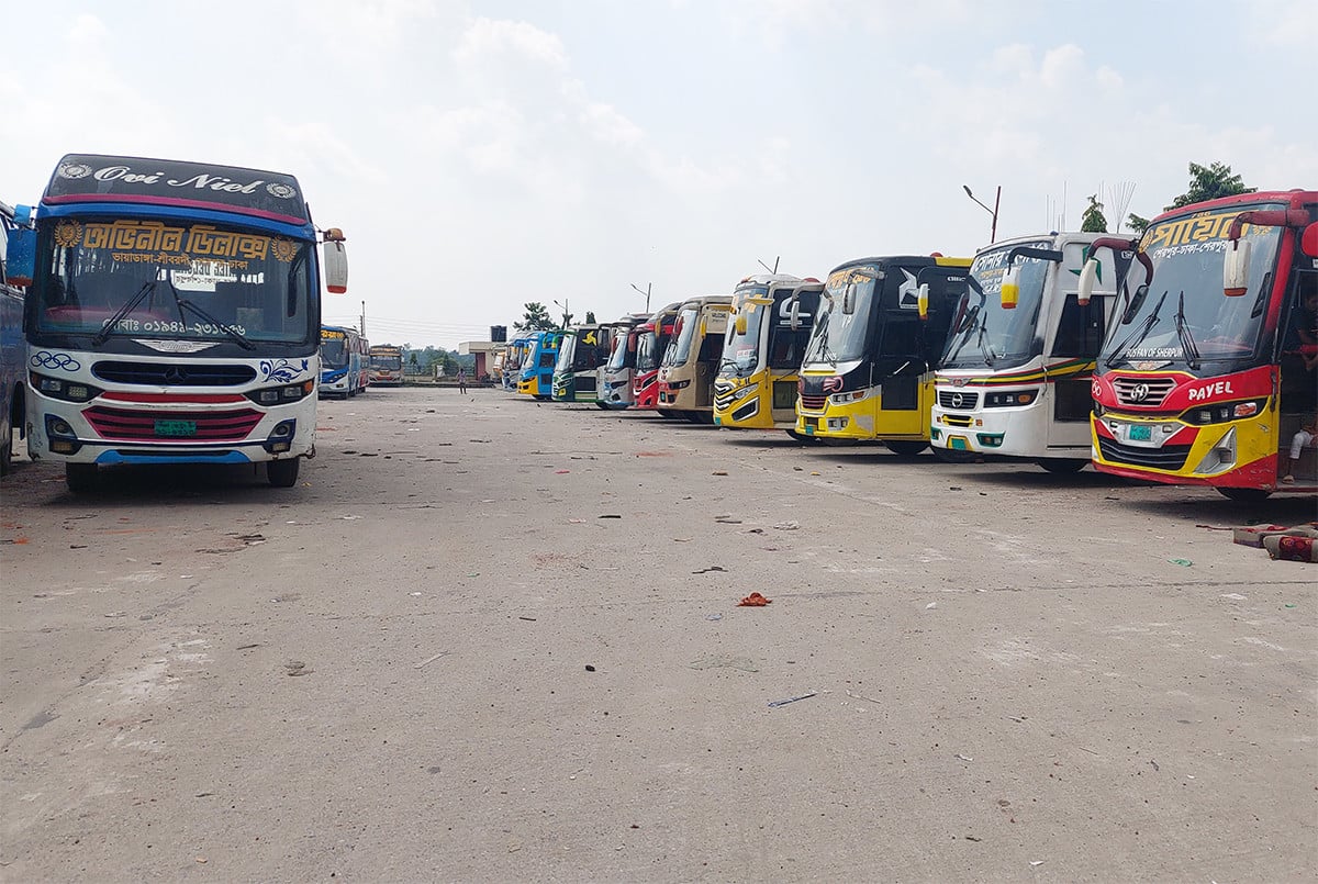 শেরপুরসহ ৪ জেলা থেকে ঢাকাগামী বাস চলাচল বন্ধ, ভোগান্তিতে যাত্রীরা